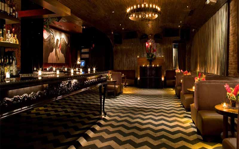 Discover the nightlife of Barcelona with only one ticket. Get unlimited access to 24 nightclubs and visit the greatest parties at Oak Club Barcelona