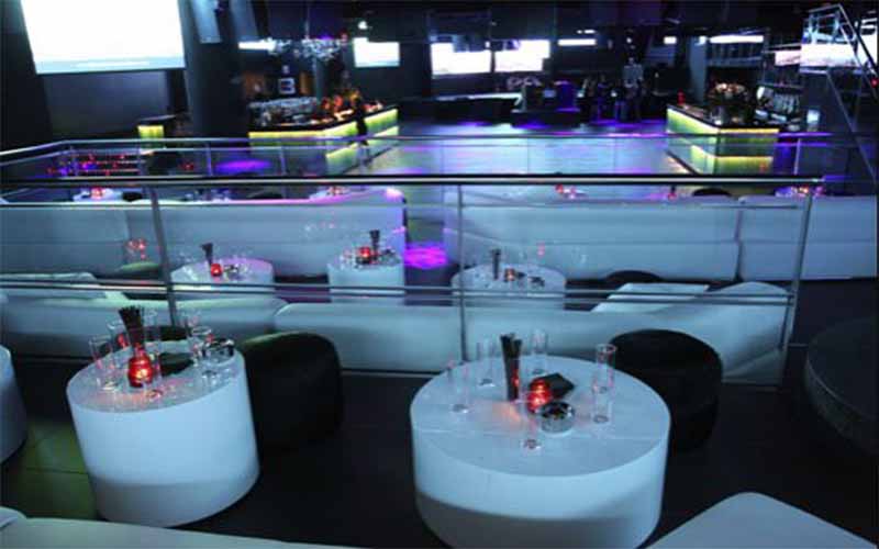 Discover the nightlife of Barcelona. Get unlimited acces to 24 nightclubs including up and down. Visit the greatest university parties in Barcelona.