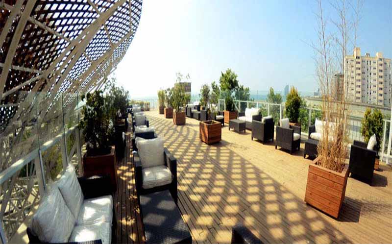Discover the nightlife of Barcelona with only one ticket. Get unlimited access to 24 nightclubs and visit the greatest parties at club Catwalk Barcelona